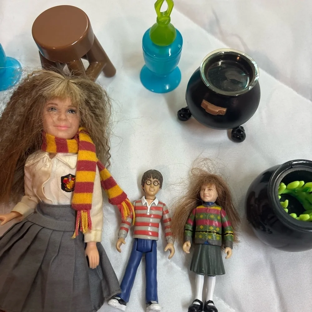 Harry Potter Wizard Doll Set with Accessories- 3 dolls play set and dragon